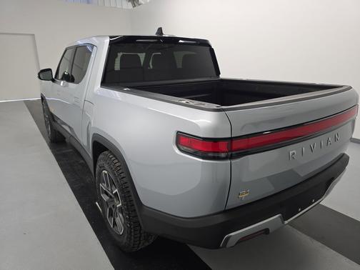 2023 Rivian R1T Adventure Quad Motor Large Pack