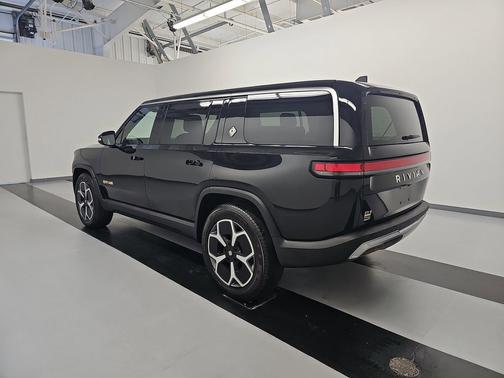 2023 Rivian R1S Adventure