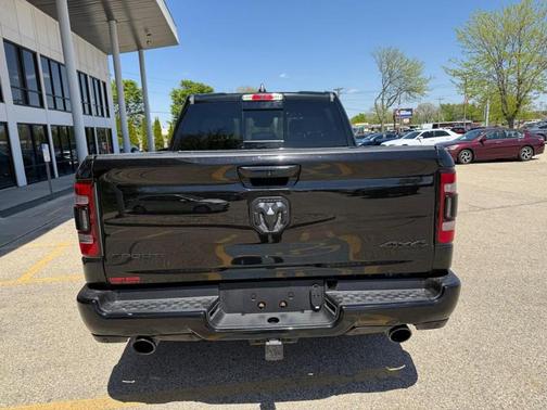 Diamond Black Crystal Pearlcoat 2022 RAM 1500 Sport