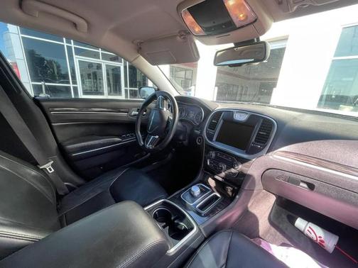2016 Chrysler 300 Limited