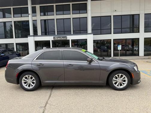 2016 Chrysler 300 Limited