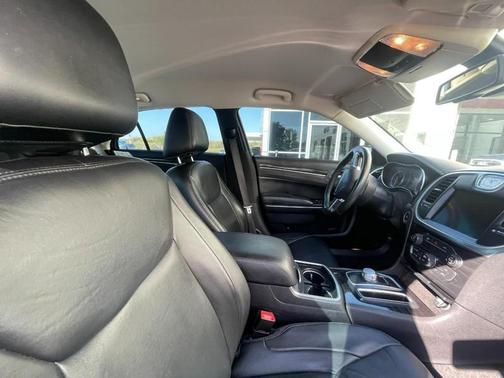 2016 Chrysler 300 Limited