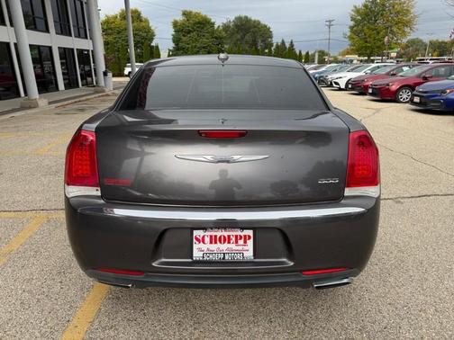 2016 Chrysler 300 Limited