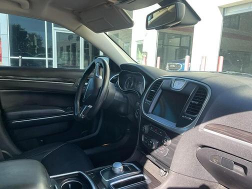 2016 Chrysler 300 Limited
