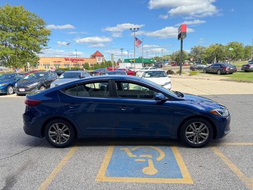 2017 Hyundai ELANTRA SE