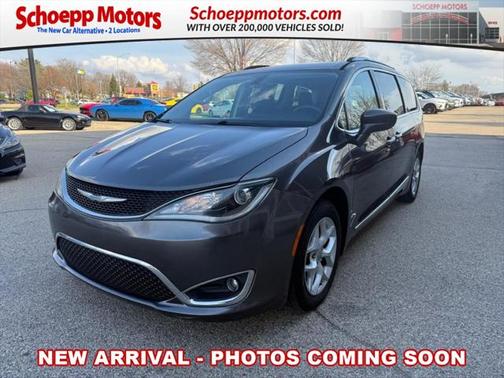 2017 Chrysler Pacifica Touring-L