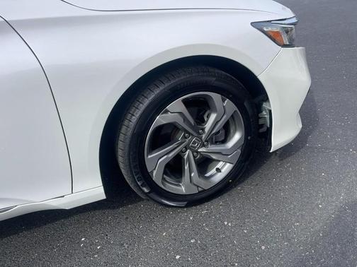 Platinum White Pearl 2018 Honda Accord EX