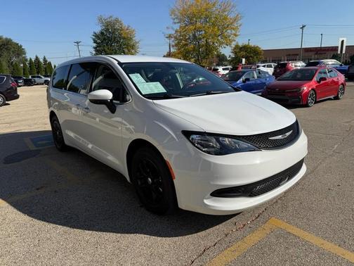 2022 Chrysler Voyager LX