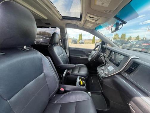 2017 Toyota Sienna SE