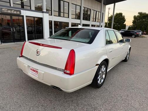 2010 Cadillac DTS Luxury Collection