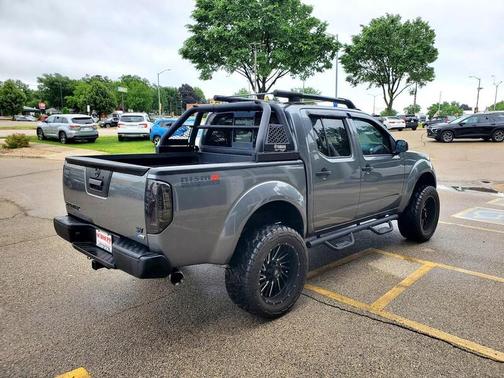 Gun Metallic 2017 Nissan Frontier SV
