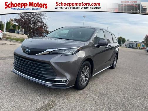 2021 Toyota Sienna XLE 8 Passenger