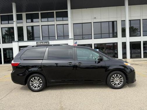 2018 Toyota Sienna XLE
