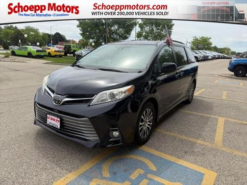 2018 Toyota Sienna XLE
