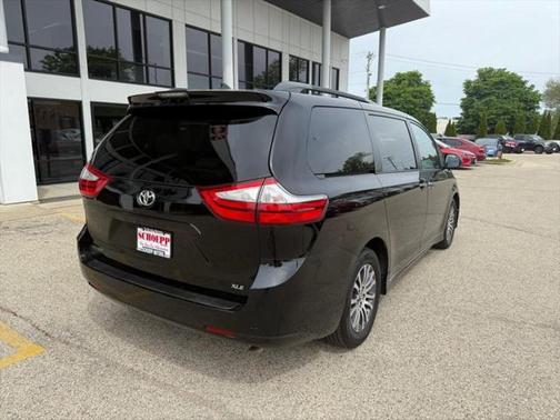 2018 Toyota Sienna XLE