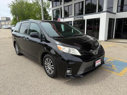 2018 Toyota Sienna XLE