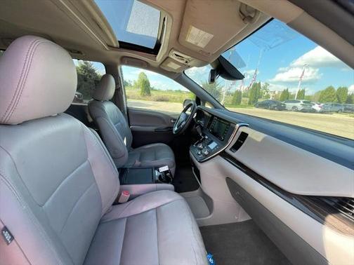 2018 Toyota Sienna XLE