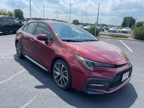 RED 2022 Toyota Corolla SE