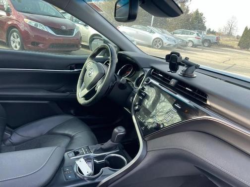 Blue Streak/Midnight Black Metallic 2020 Toyota Camry XSE