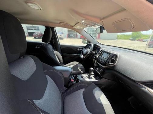 2016 Jeep Cherokee Sport