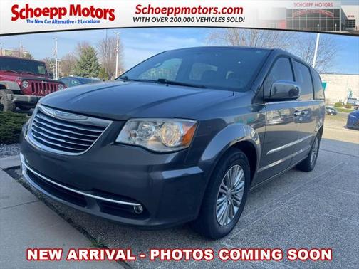 2016 Chrysler Town & Country Touring-L