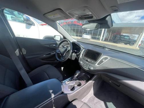 Silver Ice Metallic 2022 Chevrolet Malibu 1LS