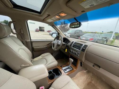 2005 Nissan Pathfinder LE