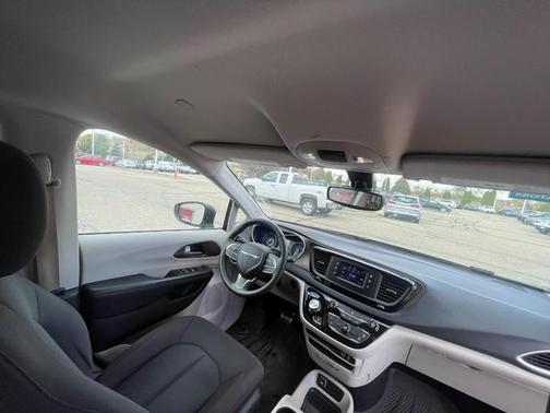 2017 Chrysler Pacifica LX