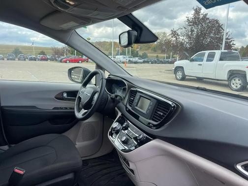 2017 Chrysler Pacifica LX