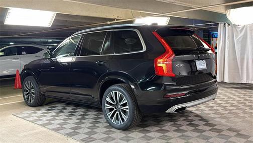 2020 Volvo XC90 T6 Momentum
