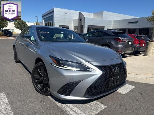 2023 Lexus ES 300h F SPORT Handling