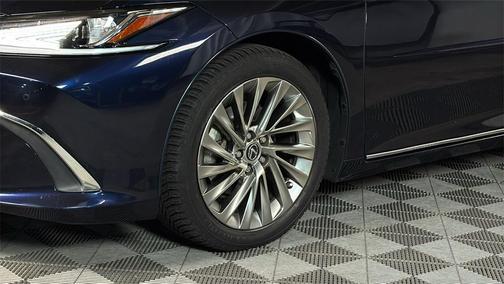2019 Lexus ES 300h Luxury