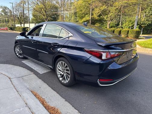 2019 Lexus ES 300h Luxury