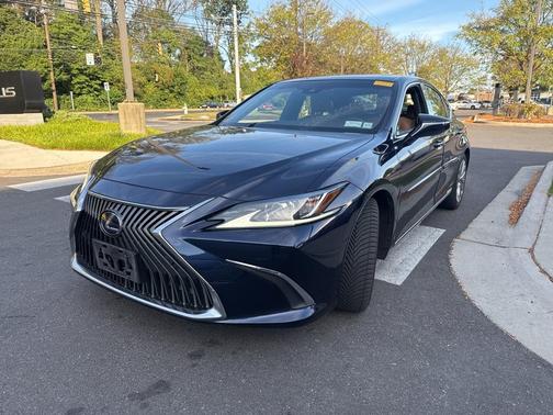 2019 Lexus ES 300h Luxury