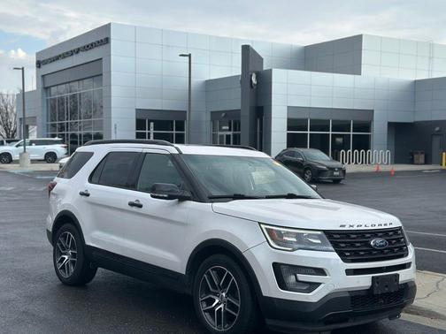 White Platinum Clearcoat Metallic 2016 Ford Explorer Sport