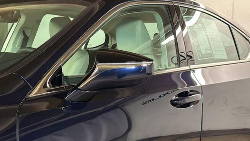 2025 Lexus ES 300h Base