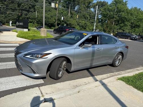 2022 Lexus ES 300h Luxury