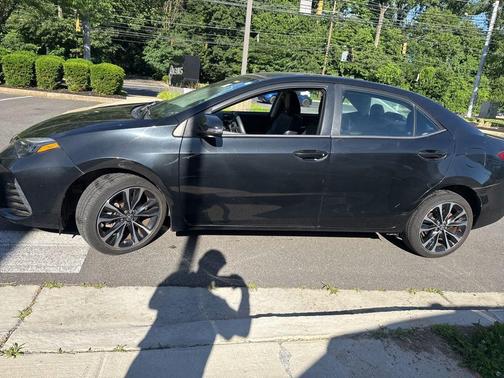 Black Sand Pearl 2017 Toyota Corolla SE