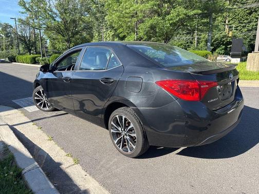 Black Sand Pearl 2017 Toyota Corolla SE