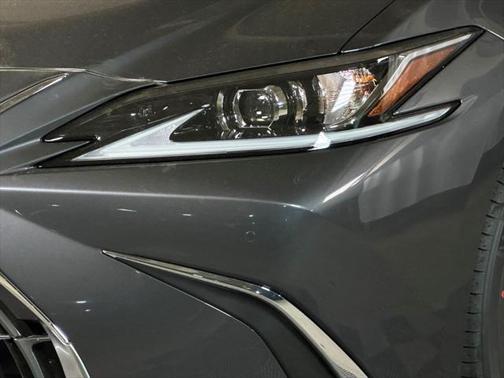2025 Lexus ES 300h Base