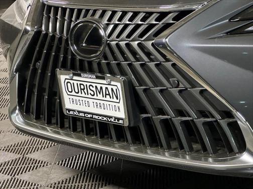 2025 Lexus ES 300h Base