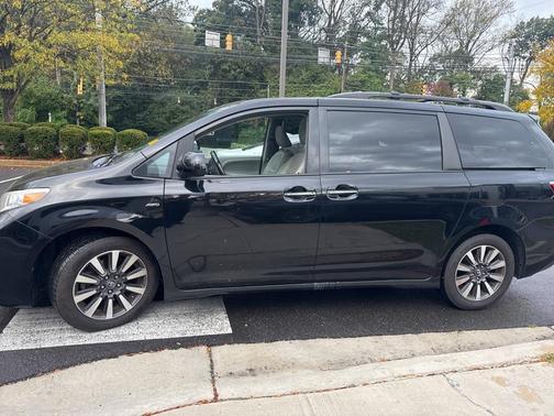 2019 Toyota Sienna XLE