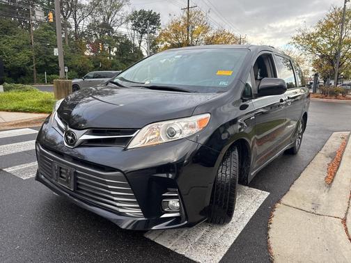 2019 Toyota Sienna XLE