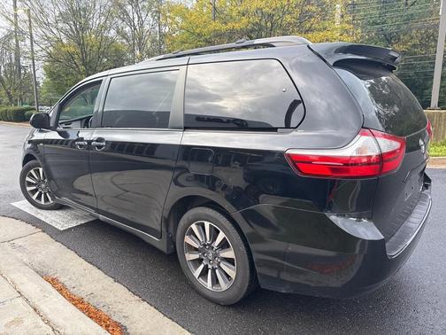 2019 Toyota Sienna XLE