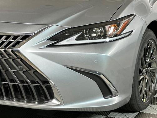 2025 Lexus ES 300h Luxury