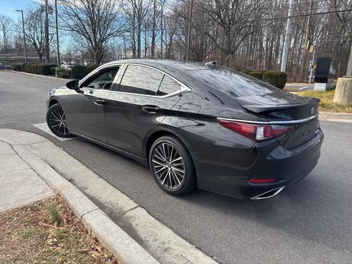 2023 Lexus ES 350 Base