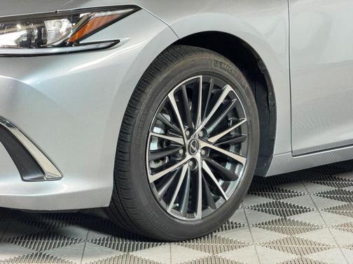 2023 Lexus ES 350 Base