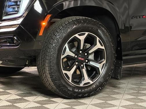 2025 GMC Yukon 4WD AT4