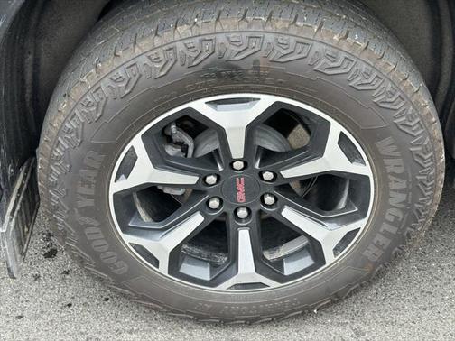 2025 GMC Yukon 4WD AT4