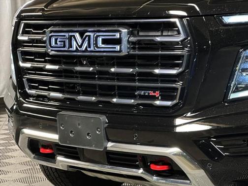2025 GMC Yukon 4WD AT4